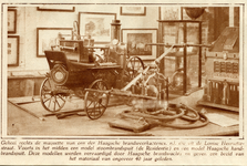 300128 Afbeelding van een model van een stoombrandspuit en een Haagse handbrandspuit uit de collectie van het ...